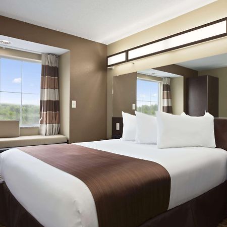 Sonesta Essential Fairmont Hotel Bagian luar foto