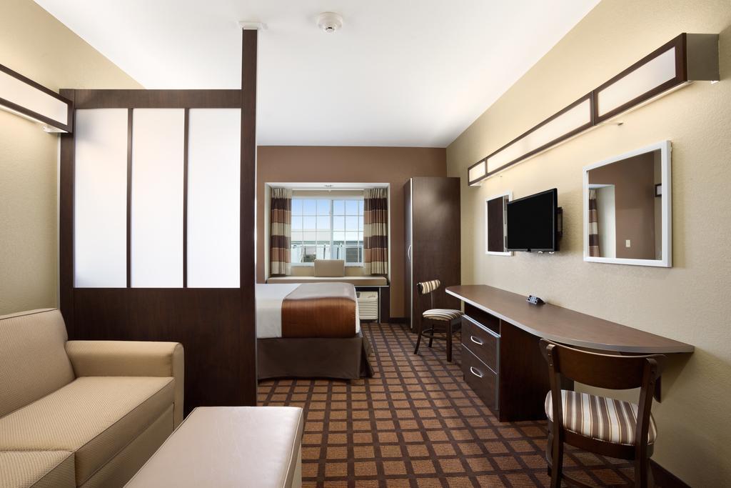 Sonesta Essential Fairmont Hotel Bagian luar foto